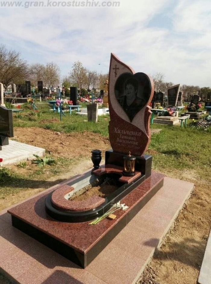 Гранітні пам'ятники в Рівному: особливості надгробків з натурального каменю