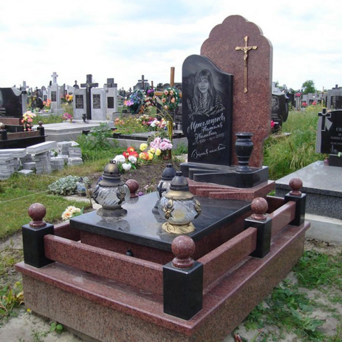 Як гідно облаштувати місце поховання?