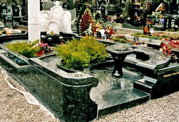 Пам'ятники з зеленого граніту у Рівному – якість від українського виробника