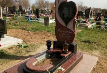 Гранітні пам'ятники в Рівному: особливості надгробків з натурального каменю