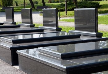 Пам'ятники з базальту у Рівному: особливості матеріалу