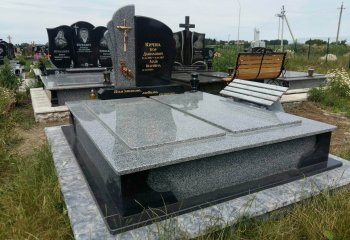 Ексклюзивні пам'ятники з сірого граніту у Рівному