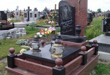 Як гідно облаштувати місце поховання?