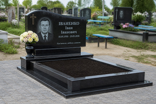 Одинарні пам&rsquo;ятники з граніту
